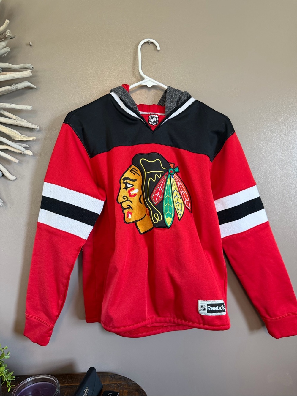 Reebok Chicago Blackhawks youth jersey‎ hoodie.